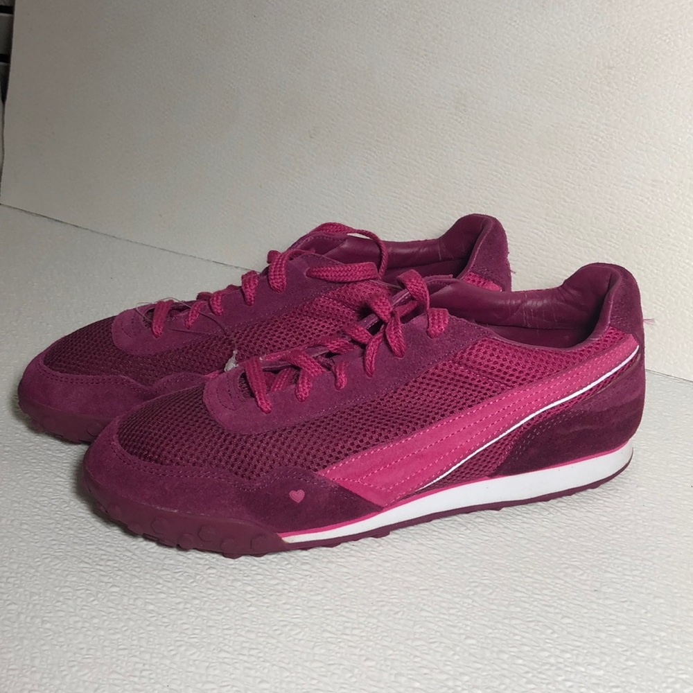 - Guess. Women’s shoes sneakers Sz 8